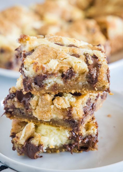 Cream Cheese Chocolate Chip Cookie Bars, Chocolate Chip Cream Cheese Cookie Bars, Brookie Cheesecake Bars, Cookie Cream Cheese Bars, Chocolate Chip Cream Cheese Bars, Cream Cheese Cookie Bars, Cheesecake Bars Recipes, Chocolate Chip Cookie Cheesecake Bars, Cheesecake Cookie Bars