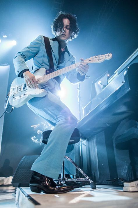 Jack White Meg White, Behind Blue Eyes, The White Stripes, Jack White, New Rock, Guitar Hero, Music Icon, Shades Of White, Guitar Player