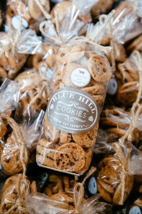 Cookie Shipping Ideas, Baked Good Package, Bakery Giveaway Ideas, Chocolate Chip Cookie Display, Cookie Staging, Chocolate Chip Cookies Packaging, Cookies Business Ideas, Creative Cookie Packaging, Bakery Packaging Ideas