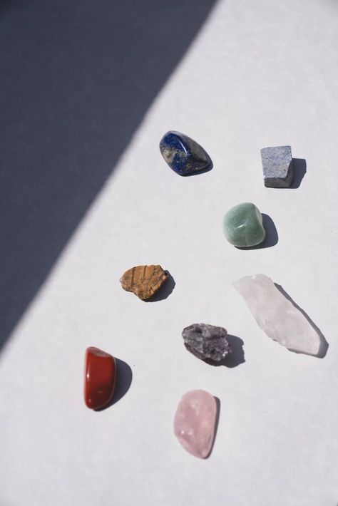 Flat Lay Photography of Beautiful Gem Stones · Free Stock Photo Love Quartz, Crystal Photography, Charm Beaded Bracelet, Rose Quartz Necklace Pendants, Stone Photography, Jewelry Product Shots, Crystal Properties, Agate Pendant Necklace, Gemstone Meanings