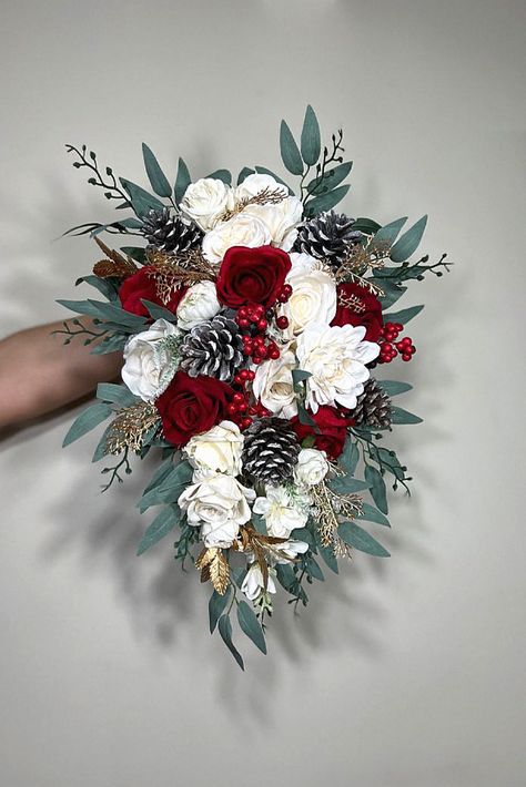 A seasonal bouquet could be perfect for the bride-to-be. In my opinion, this floral selection pairs beautifully with your wedding style. Collect this inspiration to your winter bouquet ideas. Winter Bridal Shower Flowers, Wedding Bouquets December, Simple Winter Bridal Bouquet, Bridal Bouquet Christmas, Winter Wedding Bouquet Ideas, Christmas Bridesmaid Bouquet, Winter Bridal Flowers, Christmas Wedding Boutonniere, Maroon Winter Wedding