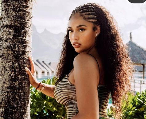 Cornrow Hairstyles With Loose Hair, Braids And Curls Natural Hair, Half Fulani Braids Half Curly, Corn Row Curly Hair, Fulani Braids With Jewelry, Braided Hairstyles With Hair Out, Natural Curly Hair Braid Styles Half Up, Curly Leave Out Braids, Braid With Curly Hair In The Back