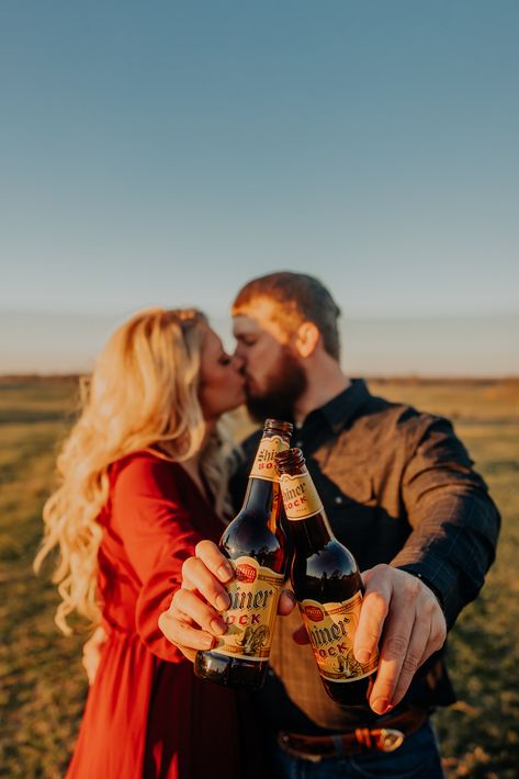 Cheers Photoshoot Ideas, Engagement Photo Ideas Funny, Alcohol Engagement Photos, Engagement Beer Photos, Couples Cheers Photo, Couple Photoshoot With Beer, Couple Drinking Photoshoot, Pizza And Beer Engagement Pictures, Engagement Photos Drinking