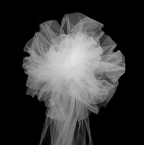 Using Tulle To Decorate Wedding, Pew Bows Wedding Tulle, How To Use Tulle To Decorate For A Wedding, Wedding Pews Decorations, Decorating With Tulle For Wedding, Tulle Bows Diy Decoration, Tulle Bows For Wedding, Diy Aisle Decorations Wedding, Tulle Bows Diy