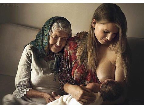 Get inspired by the best breastfeeding pictures of the year that show just how beautiful and empowering women breastfeeding can really be. Mother Feeding Baby, Nursing Photography, Breastfeeding Art, Mother Feeding, Mother Pictures, Nursing Mother, Foto Baby, Nursing Mom, Breastfeeding Tips