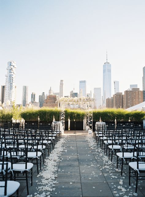 Rooftop Wedding Reception, Rooftop Wedding Ceremony, Rooftop Wedding Venue, Jewish Wedding Traditions, City Chic Wedding, Skyline Wedding, New York Wedding Venues, Nyc Rooftop, New York City Wedding