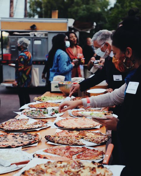 Pizza Bar Wedding, Pizza Bar Party, Wedding Food Truck, New Haven Pizza, Pizza Vans, Pizza Van, Pizza Buffet, Green Pizza, Pizza Food Truck