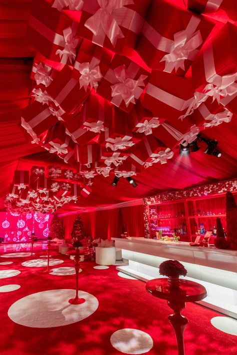 RED - Luxury Christmas Party White Christmas Theme Party Ideas, Christmas In Wonderland, Xmas Event Ideas, Venue Christmas Decorations, All Red Christmas Decor, Christmas Party Color Scheme, Company Christmas Party Decor, Christmas Gala Themes, Corporate Christmas Party Themes