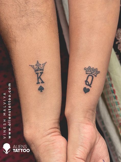 Wedding Anniversary Tattoo, Tato Naruto, Couple Wrist Tattoos, Couple Tattoos Unique Meaningful, Anniversary Tattoo, Partner Tattoos, Tato Paha, Tato Dada, Tato Naga