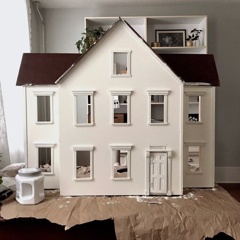 How to paint a dollhouse | progress photo of a classic dollhouse 1:12 inch scale with the best creamy white paint color Best Creamy White Paint Color, Dollhouse Exterior, Exterior Paint Ideas, Creamy White Paint, White Paint Color, Dollhouse Design, Casa Loft, Modern Color Schemes, Doll House Plans