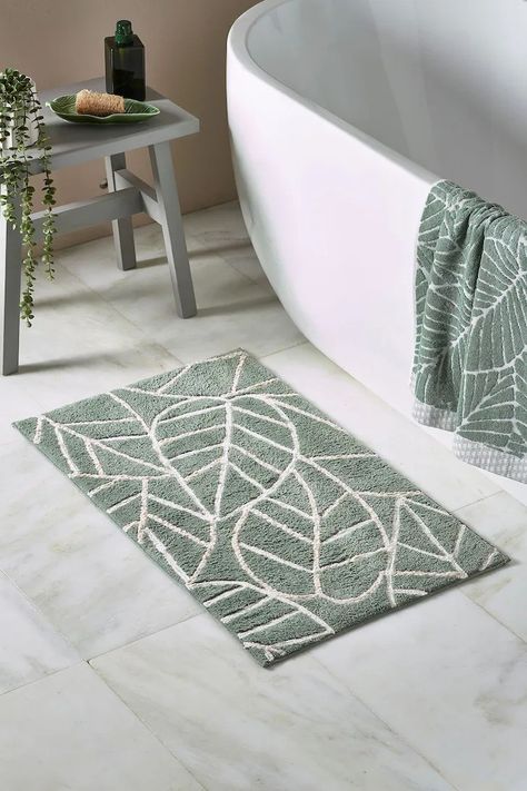 Bathroom Mats Decor, Bath Mats Bathroom Ideas, Green Bathroom Rugs, Bathroom Shower Mat, Small Bathroom Paint, Grey And White Bathroom, Green Bath Mat, Green Bathroom Decor, New Bathroom Ideas