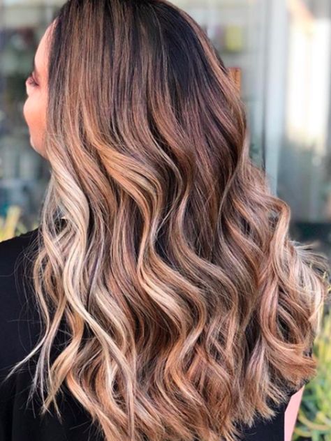 The Caramel Latte Hair-Color Trend Looks as Delicious as It Sounds  #haircolor #haircolorinspiration #hairinspo #haircolorinspo #haircolorideas #highlights #hairtrends Caramel Latte Hair, Latte Hair, Curly Balayage, Iced Caramel Latte, Hairdo Ideas, Butter Blonde, New Hair Color Trends, Nice Hairstyles, Honey Blond