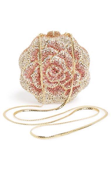 A pretty beaded bag Rose Clutch, Rosa Shocking, Michael Kors Designer, Glitter Rosa, Michael Kors Clutch, Mk Handbags, Pink Clutch, Handbag Stores, Michael Kors Outlet