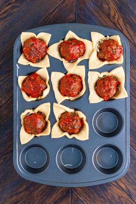 Meatball Sub Cups - The Country Cook Parmesan Cups, Pizza Cups, Meatball Pizza, Canned Spaghetti Sauce, Meatball Sub, Mini Meatballs, Meatball Sandwich, Appetizer Meatballs, Cheese Baked