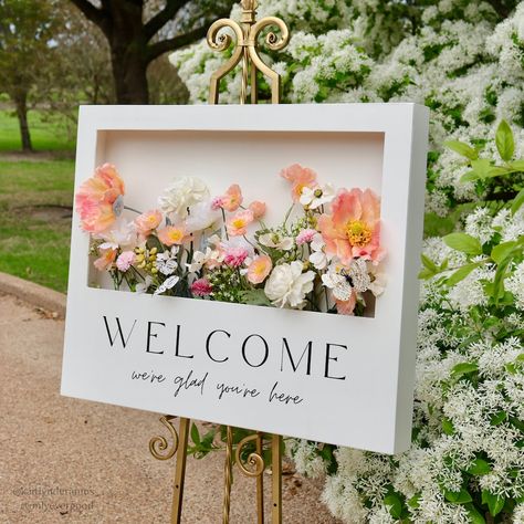 DIY Tutorial Polaroid Style Welcome Sign for Weddings, Baby Shower, Etc. - Etsy Diy Decorations For Wedding, Diy Wedding Garden, Spring Diy Wedding Decor, Diy Projects For Wedding, Wedding In Spring Ideas, Cool Ideas For Weddings, Bridal Shower Sign With Flowers, Diy Floral Decorations Party, Flower Ideas Wedding