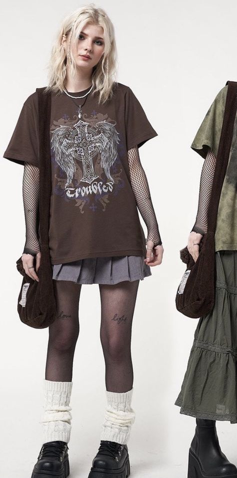 Fairycore Art, Cross Graphic, Minga London, Plaid Midi Skirt, Brown T Shirt, Retro Fashion Women, Grunge Fairy, Brown Tshirt, Vintage Inspired Outfits