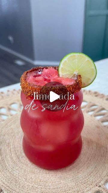 ɢᴇɴᴇᴠɪᴇᴠᴇ ᴄᴀʀʀᴀɴᴢᴀ on Instagram: "Limonada de sandía 🍉🍋 • • #trendingreels #viral #sandia #lemonade #limonada  #watermelondrink #couple #parenting #viral #drinks #cocktails #mexican #watermelon #cravings #easyrecipes #simplerecipes" Mexican Watermelon Drink, Mexican Lemonade, Mexican Watermelon, Watermelon Drink, Drinks Cocktails, June 19, Cocktail Drinks, Mocktails, Smoothie Recipes