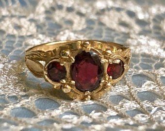 Antique Garnet Ring, Vintage Garnet Ring, Garnet Ring Gold, Timeless House, Gold Ring Band, Garnet Ring Vintage, Parisienne Chic, Antique Engagement Ring, Garnet Ring