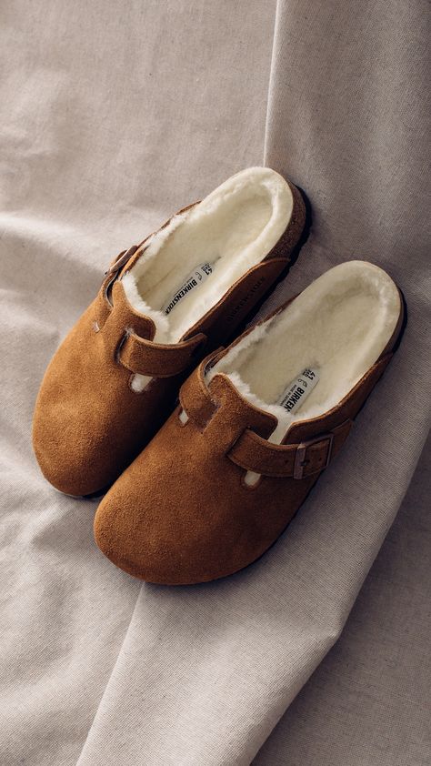 Stay comfortable with Birkenstock Shearling - available now at all retail locations + online. Shop Now: https://feature.com/collections/birkenstock Shearling Birkenstock, Birkenstock Shearling, Boston Shearling, Birkenstock Boston Shearling, Birkenstock Boston, Birkenstock Boston Clog, Birkenstock, Clogs, Boston