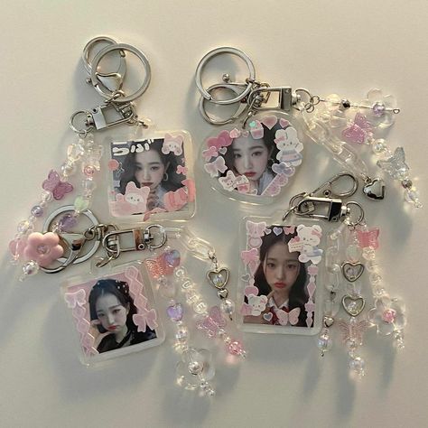 K Pop Keychain, Toploader Aesthetic, Cute Keychain Aesthetic, Keychain Picture, Binder Decoration, Pc Decoration, Keychain Photo, Beads Keychain, Kpop Diy