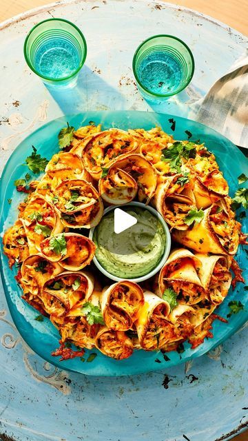 Southern Living on Instagram: "Are y’all ready to roll? 😉 Forget flat quesadillas—this pull-apart version is party perfect. Get our Blooming Quesadillas Recipe at the link in our profile!" Pull Apart Quesadillas, Mexican Night, Dinner For 2, Mexican Foods, Snack Dip, Quesadilla Recipes, Party Foods, Food Trays, Pull Apart