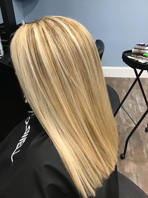 Ash Blonde Hair Balayage, Yellow Blonde Hair, Warm Blonde Highlights, Yellow Highlights, Yellow Blonde, Face Jugs, Hair Inspiration Long, Honey Blonde Hair, Ash Blonde Hair