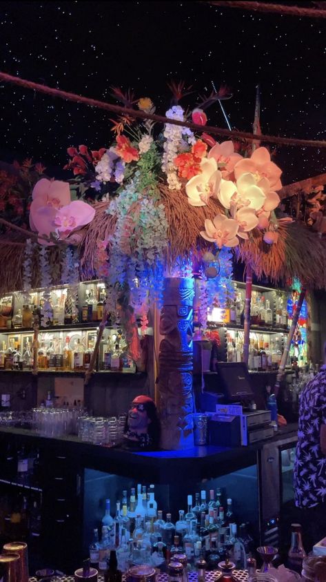 29 Must-Try Hidden Gem Las Vegas Restaurants That Locals Love — Turn It Up World Vanderpump Cocktail Garden Las Vegas, Las Vegas Speakeasies, Las Vegas Speakeasy, Vegas Restaurants Bucket Lists, Los Vegas Aesthetic, Clubs In Las Vegas, Las Vegas Happy Hour, Las Vegas Deals, Vegas Bars