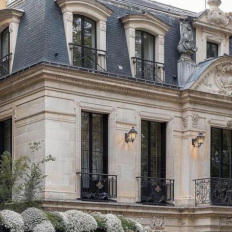 Modern French Mansion, Neoclassical Exterior, Luxury Houses Interior, French Chateau Decor, French Mansion, French Provincial Home, French Chateau Style, Luxurious Mansion, Neoclassical Design