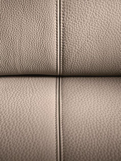 MASSIMOSISTEMA 2 seater sofa by Poltrona Frau Leather Modular Sofa, Luxury Sofa Design, Cabinet Detailing, Contemporary Living Room Furniture, Poltrona Frau, Car Upholstery, Sewing Leather, Furniture Details, Luxury Sofa