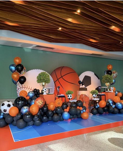 Sports Day Decoration, Ball Theme Birthday, Basketball Theme Birthday, Party Ballons, Basketball Theme Party, Sports Party Decorations, Sports Theme Birthday, Boys First Birthday Party Ideas, Sports Birthday Party