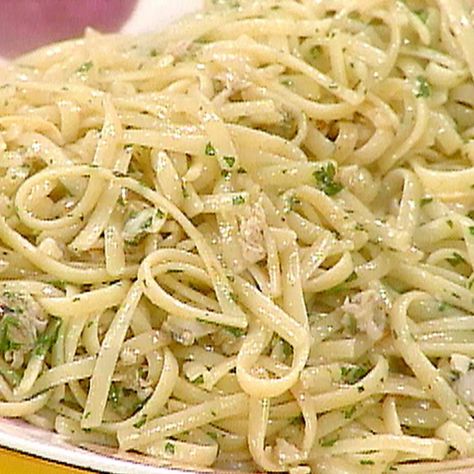 FAST AND EASY LINGUINE WITH WHITE CLAM SAUCE Clam Pasta Recipe, White Clam Sauce Recipe, Linguine With White Clam Sauce, Clam Sauce Recipe, Linguine And Clams, Clam Sauce Linguine, White Clam Sauce, Linguine Recipes, Clam Sauce