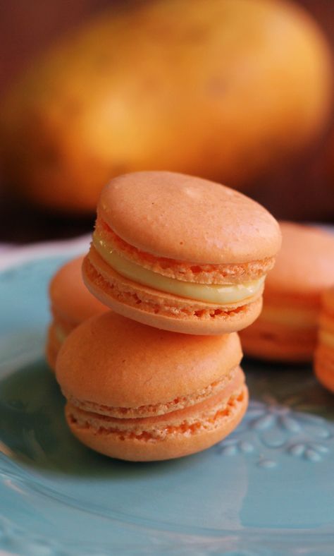 Mango White Chocolate, French Macarons Flavors, Kue Macaroon, Macaroon Cookies, Macaron Flavors, Macaron Cookies, French Macaroons, Dessert Aux Fruits, Macaroon Recipes