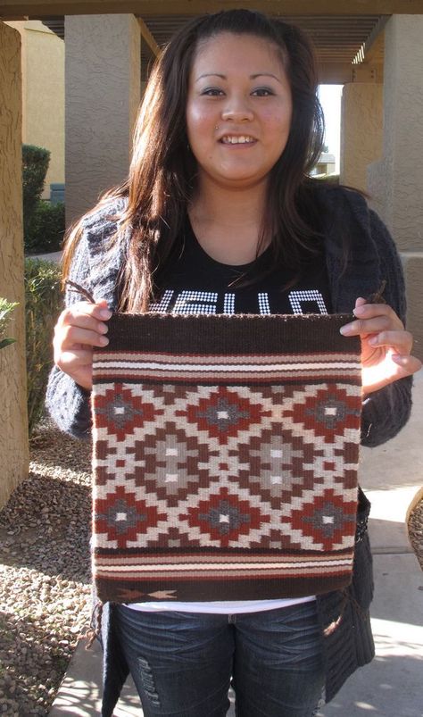 Crochet Navajo, Native American Weaving, Navajo Weaver, Native American Rugs, Navajo Art, Navajo Pattern, Navajo Weaving, Weaving Loom Diy, Navajo Rug