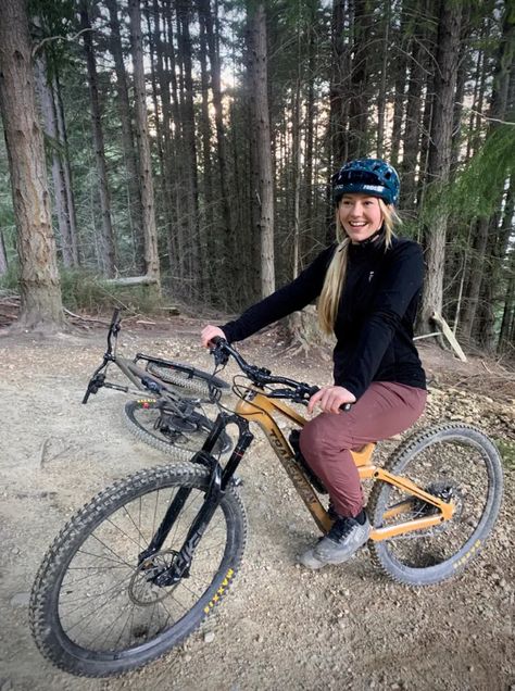 Mountain Bike Women’s Outfit, Mountain Biking Women Outfits, Mountain Bike Outfit Woman, Mtb Aesthetic, Mountain Biking Aesthetic, Mtb Outfit, Fall Branding, Mountain Biking Outfit, Bike Outfits Women