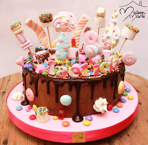 Want to really wow your little one at their next birthday party? Then present them with the showstopping, beyond-cool candy-covered cake of their dreams. Sweetie Cake, Candy Birthday Cakes, Candy Cakes, Easy Cake Decorating, Childrens Birthday Cakes, Think Food, Cake Cover, Birthday Cake Decorating, Drip Cakes