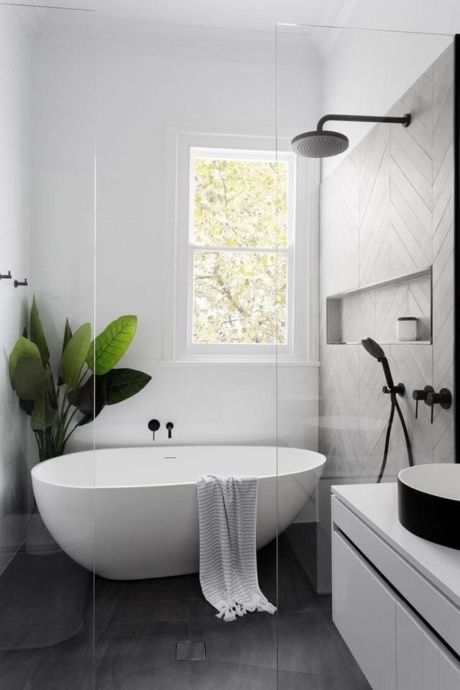 New House Inspiration Shower Farmhouse, Drømme Bad, Makeover Kamar Mandi, Bilik Air, Scandinavian Bathroom, Bad Inspiration, Modern Farmhouse Bathroom, Versace Home, Trendy Bathroom