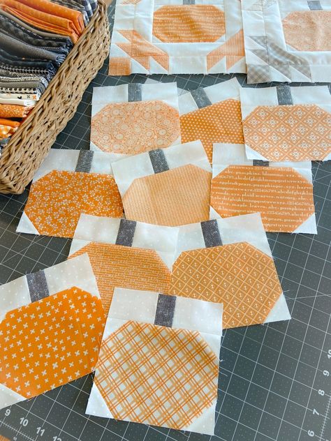 Thanksgiving Quilting Projects, Pumpkin Quilt Block, Pumpkin Quilts, Quilt Guild Programs, Pumpkin Quilt Pattern, Pumpkin Quilt, Seasonal Quilts, Halloween Quilt Patterns, Fall Quilt Patterns