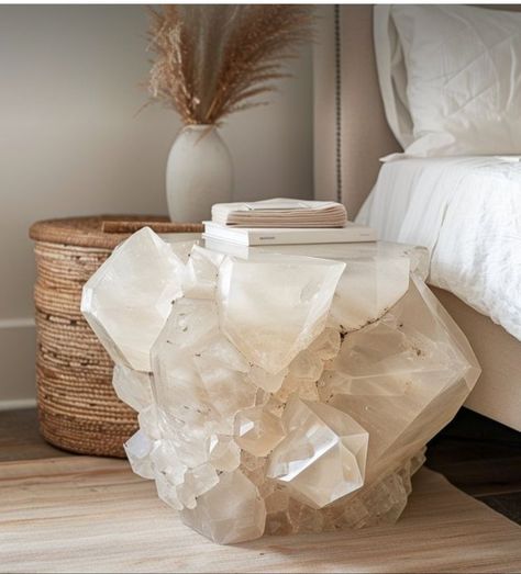 Home Decor Crystals, Selenite Crystal Aesthetic, Stone Furniture Design, Crystal Table Decor, Crystal Office, Crystals Lamp, Crystal Decor Ideas, Modern Art Deco Bedroom, Stone Bedroom