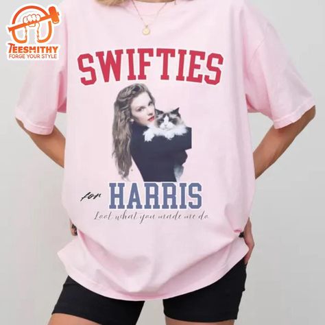 Taylor Swift Face, 2d Graphic Design, Mother Of Cats, Swift Tour, Taylor Swift Fan, Fan Shirts, Tour Shirt, Shirt Accessories, Fashion Essentials