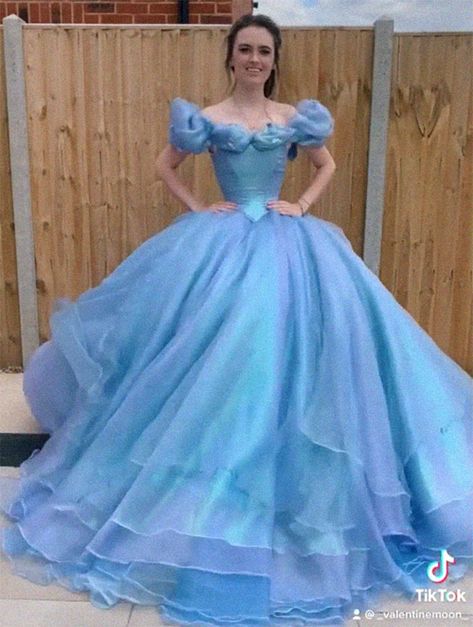 Cinderella Dress Up, Dream Daughter, Poofy Dresses, Ball Outfits, Disney Barbie, Disney Princess Cosplay, Poofy Dress, Anime Magic, Ball Ideas