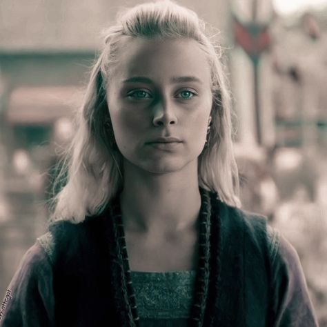 Icon Daena Targaryen, Vikings Tv Series, Vikings Tv, Targaryen Aesthetic, The Last Kingdom, Brown Hair Brown Eyes, Dragon Age Inquisition, Viking Warrior, Blonde Women