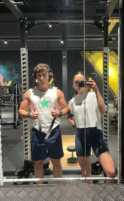 gym girl, gymrat, gymbro, gym, no excuse, healthy, health, sport, sporty Gym Bro Outfit, Gym Bro Aesthetic, Gym Couple Aesthetic, Bro Aesthetic, Converse Gym Outfit, Gym Date, Gym Poses, Partner Workouts