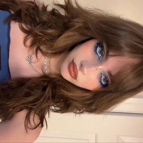 Aquarium Makeup, Blue Eyeshadow Makeup, Hippie Makeup, Eyebrow Trends, Funky Makeup, Oh My Goddess, Swag Makeup, Cool Makeup Looks, Ethereal Makeup