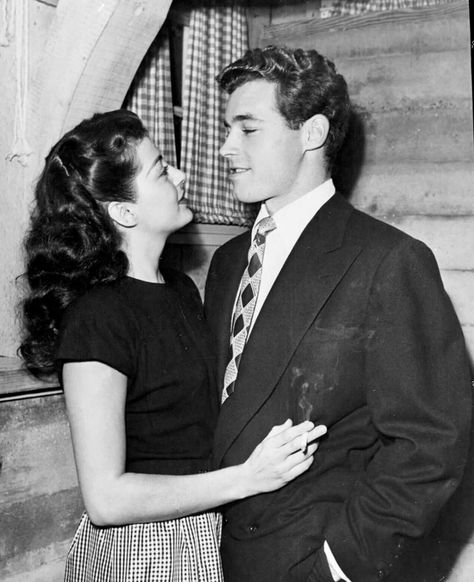 1950s Husband, Old Hollywood Couples, 50s Couple, 1950s Couple, Gail Russell, 1940s Aesthetic, Guy Madison, Old Fashioned Love, Wife And Husband