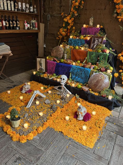 15 Day of the Dead Symbols & Traditions Day Of The Dead Halloween, Day Of The Dead Party, Mexico City Travel, Sugar Skull Halloween, My 2022, Marigold Flowers, Mexican Traditions, Religious Crafts, The Day Of The Dead