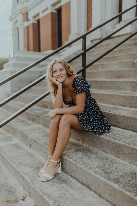 Photography Stairs Poses, Cute Senior Pics Ideas, Classic Senior Pictures Posing Ideas, Single Photo Poses Women, City Shots Photography, Senior Picture Sitting Poses, Senior Picture Poses On Stairs, Sitting Poses Senior Pictures, Senior Ring Pictures