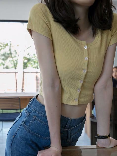 Celana Jins, Simple Casual Outfits, Simple Style Outfits, Girls Wallpaper, 여름 스타일, Casual College Outfits, Korean Casual Outfits, Casual Day Outfits, Quick Outfits