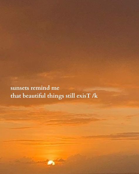 Poetry About Sunsets, Sun Set Quotes, Caption Wallpaper, Sunset Text, Sunset Poetry, Sunset Thoughts, Quotes For Dp, Bio Insta, Water Quotes