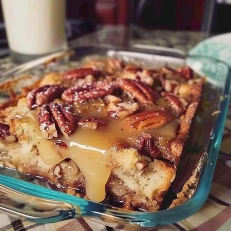 Mama's Old Recipes | Pecan Pie Bread Pudding | Facebook Recipes Tower, Pecan Pie Bread, Pecan Pie Bread Pudding, Pistachio Pudding Cookies, Mini Crockpot Recipes, Apple Pecan Pie, Pumpkin Pecan Pie, Comfort Desserts, Cajun Cooking