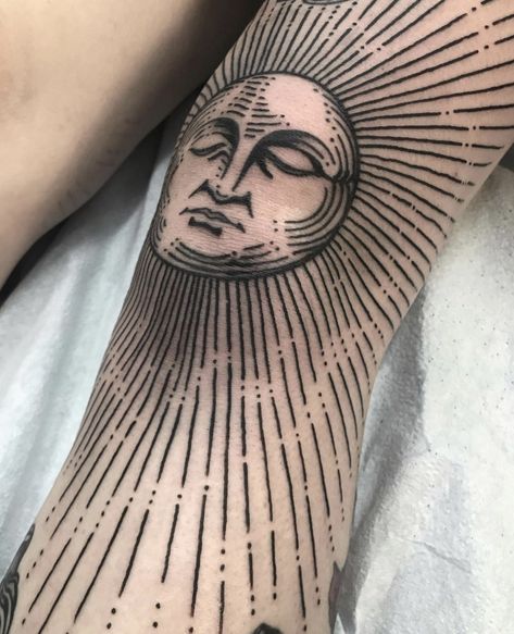 Tattoo Going Up Arm, Sun Tattoo On Knee Cap, Lighting Leg Tattoo, Engraver Tattoo, Elbow Cuff Tattoo, Grid Tattoo Design, Circular Cover Up Tattoo, Sunburst Elbow Tattoo, Elbow Cap Tattoo